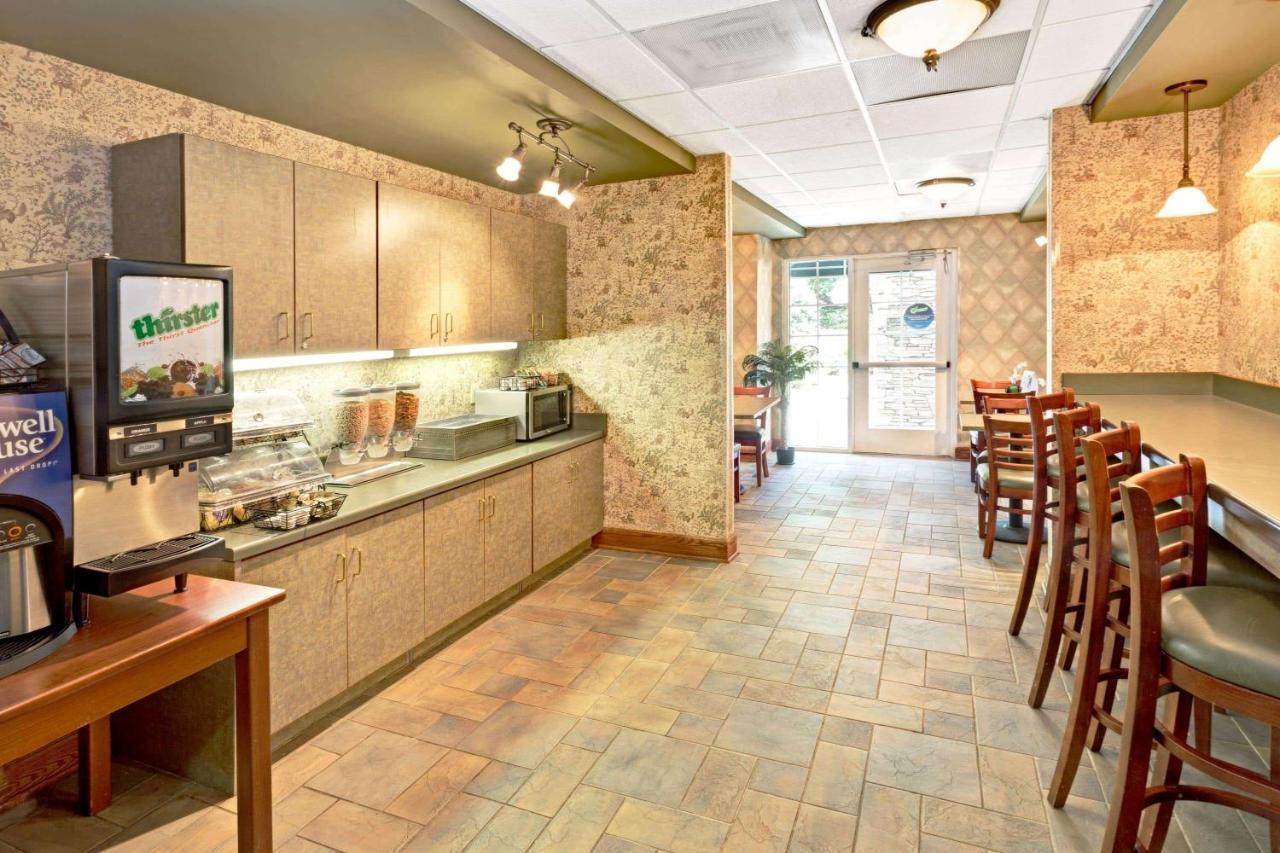 Microtel Inn & Suites By Wyndham Perimeter Center Sandy Springs Esterno foto